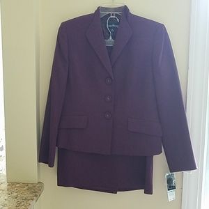 2 pc Women's skirt suit
